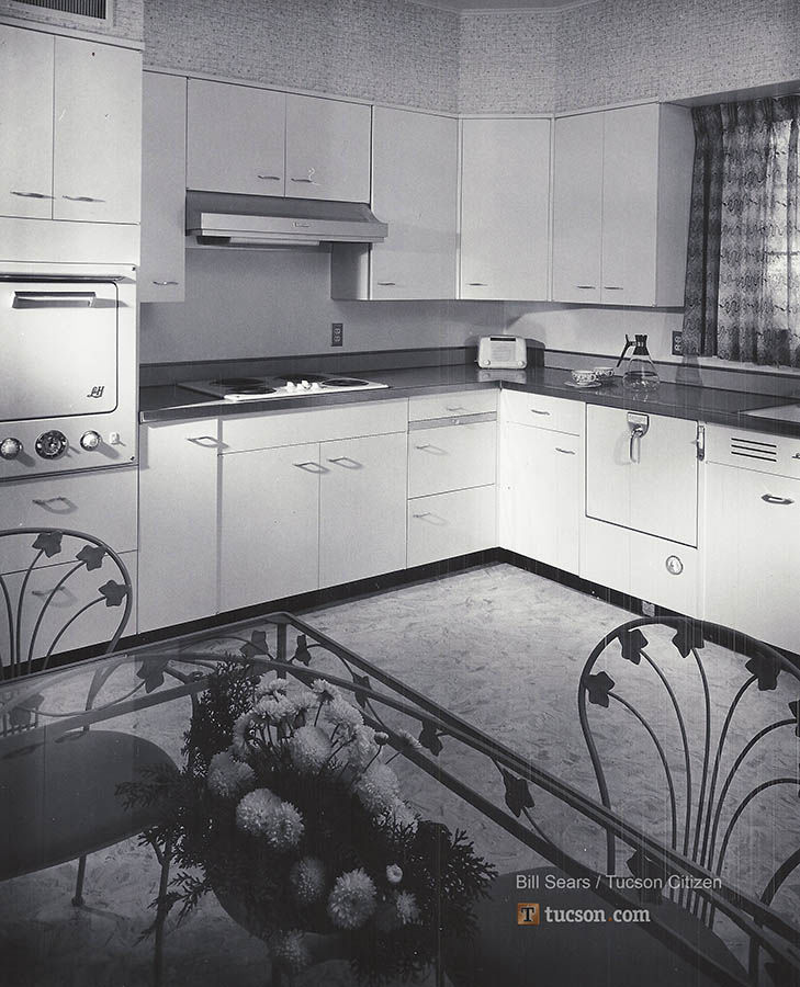 1958 home photos: Storybook house for a lady